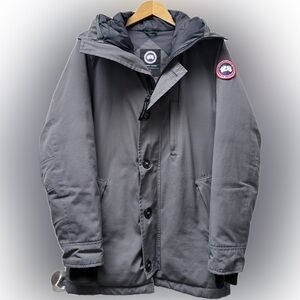 SOLD 🔥CANADA GOOSE Down filled parka
